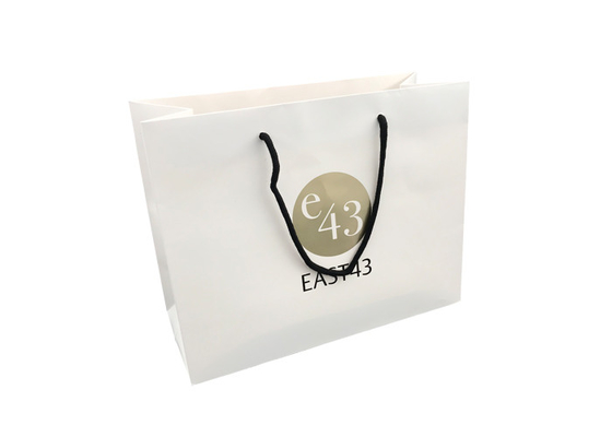 Good price Bolsas de papel personalizadas blanco del boutique para el sellado caliente del oro que hace compras en línea